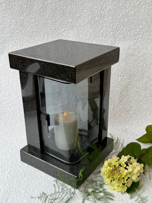 Juodo granito kapų vaza Modernumas