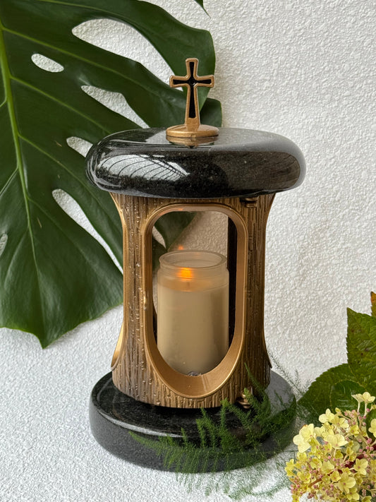 Juodo granito akmens žibintas