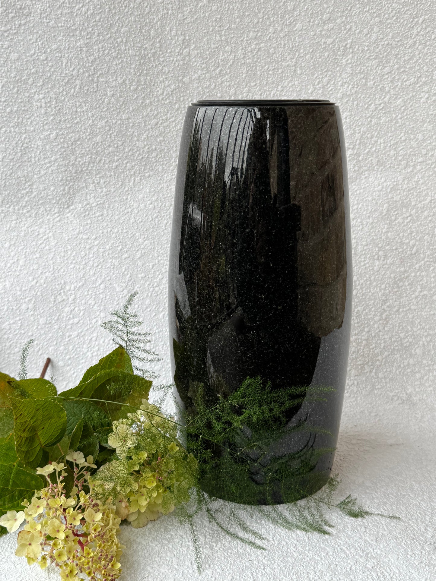 Juodo granito vaza Grakštumas