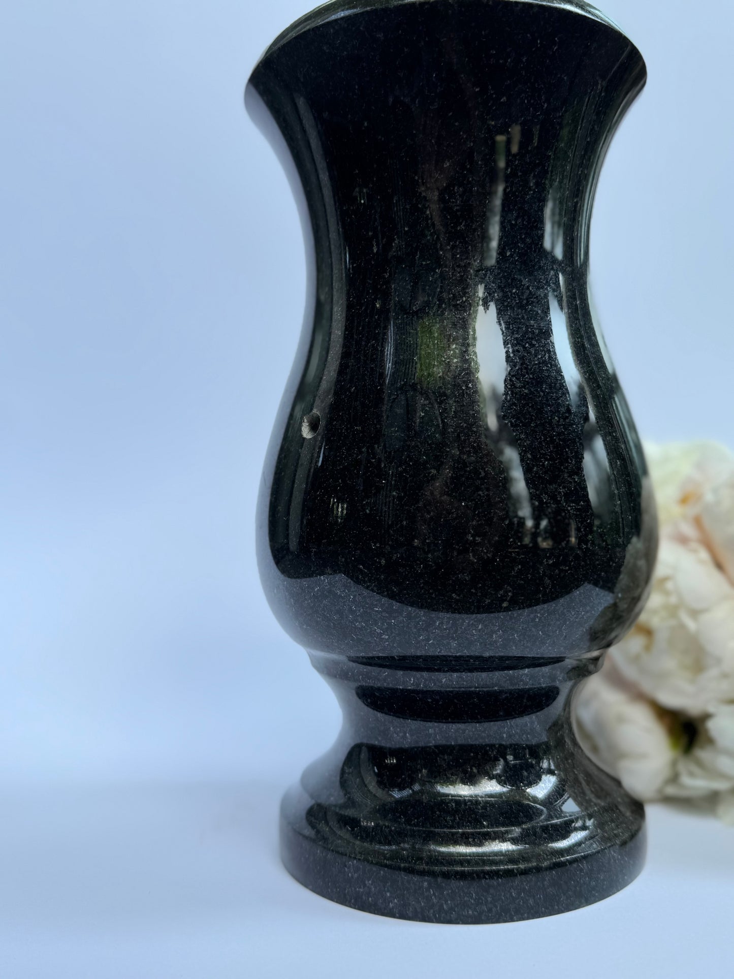 Granitinė kapų vaza “Elegancija”
